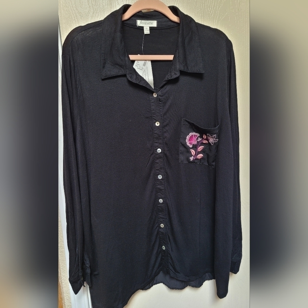 NEW Beautiful embroidered blouse